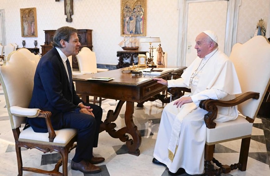 Haddad é recebido pelo papa Francisco no Vaticano, em último compromisso na Itália