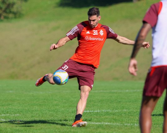 Inter pode ter Lucas Alario de volta ao time titular contra o Vitória