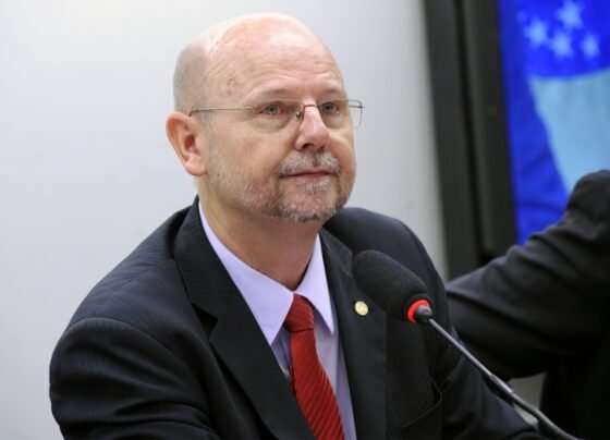 Deputado federal Elvino Bohn Gass (PT) destaca "luta permanente na retomada dos projetos para o Minha Casa, Minha Vida, os empregos, o reajuste do salário-mínimo"