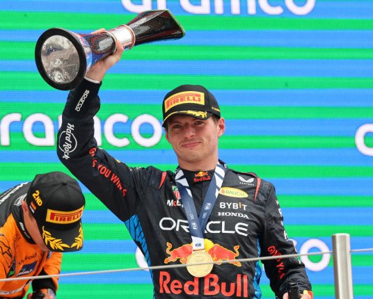 Verstappen segura embalado Norris e vence o GP da Espanha de Fórmula 1