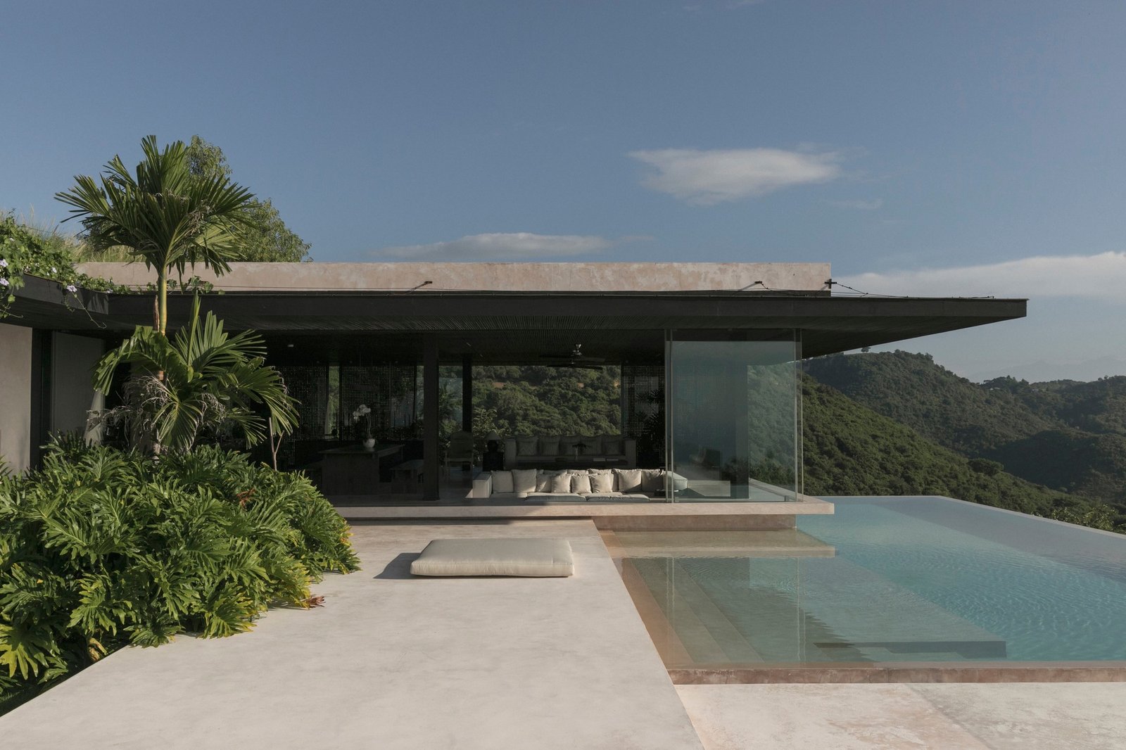 Villa V / Atelier Alejandro Borrego