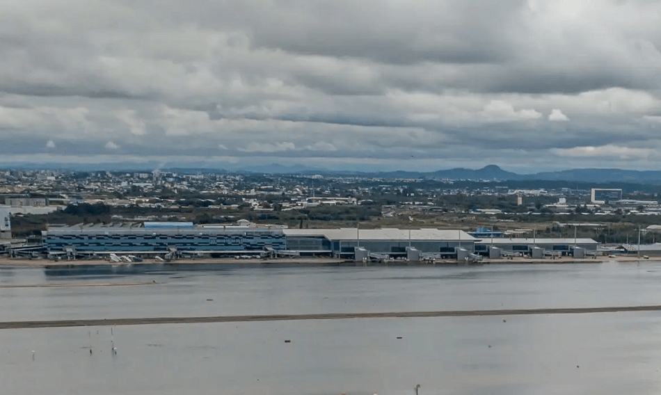 Aeroporto Salgado Filho, em Porto Alegre, reinicia embarque e desembarque