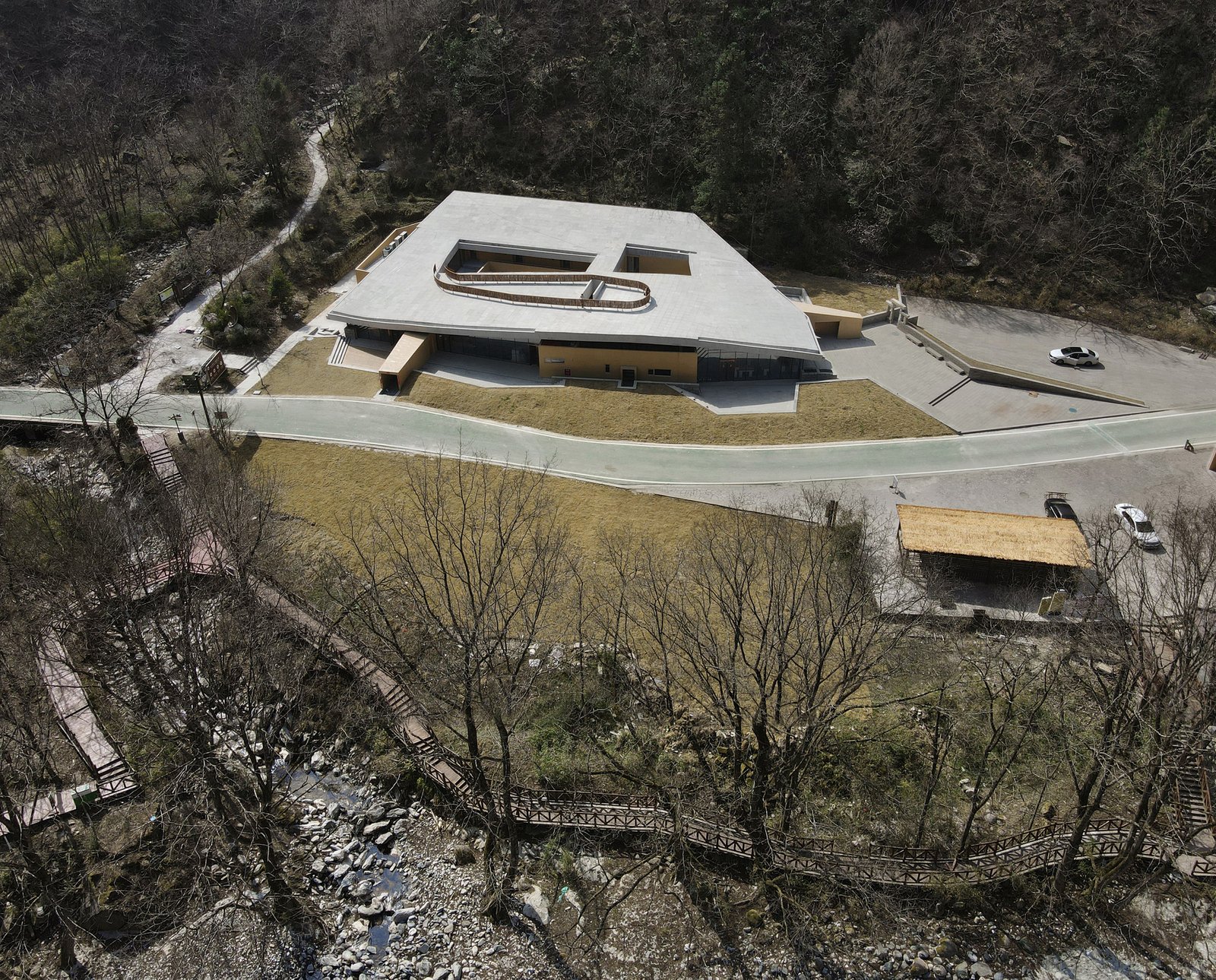 Centro de Educação Ambiental de Tangjiahe / CLAB Architects