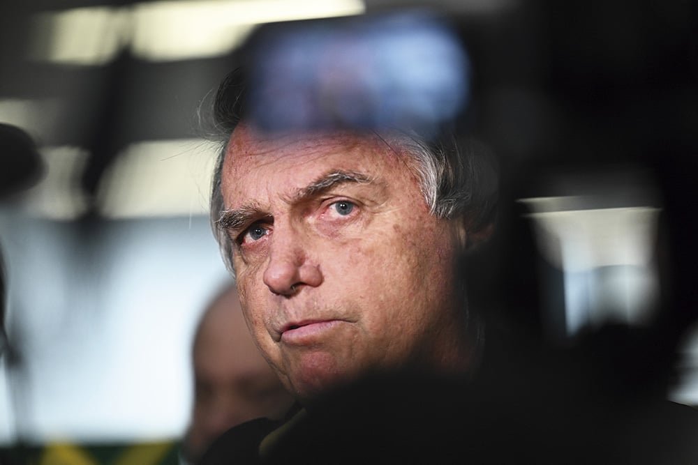 Nova operação da PF mira envolvidos em suspeita de fraude em cartão de vacinação de Bolsonaro – Política – CartaCapital