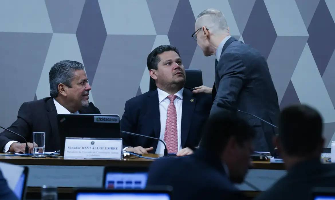 PEC que anistia partidos só deve ser votada em agosto no Senado