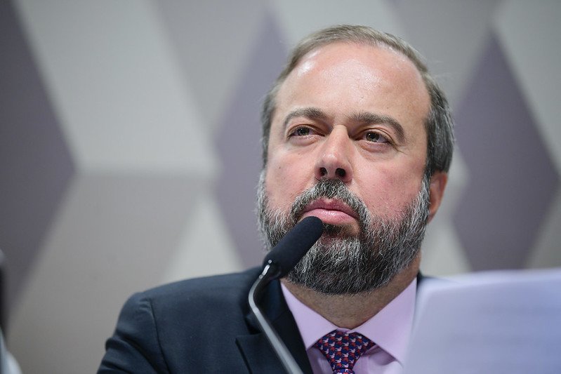 Petrobras (PETR4) não tem necessidade de elevar investimentos agora, diz ministro