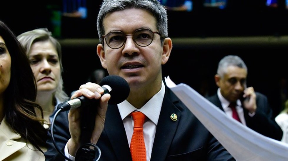 De volta ao PT, Randolfe discorda do partido sobre Venezuela: “Não é uma democracia”