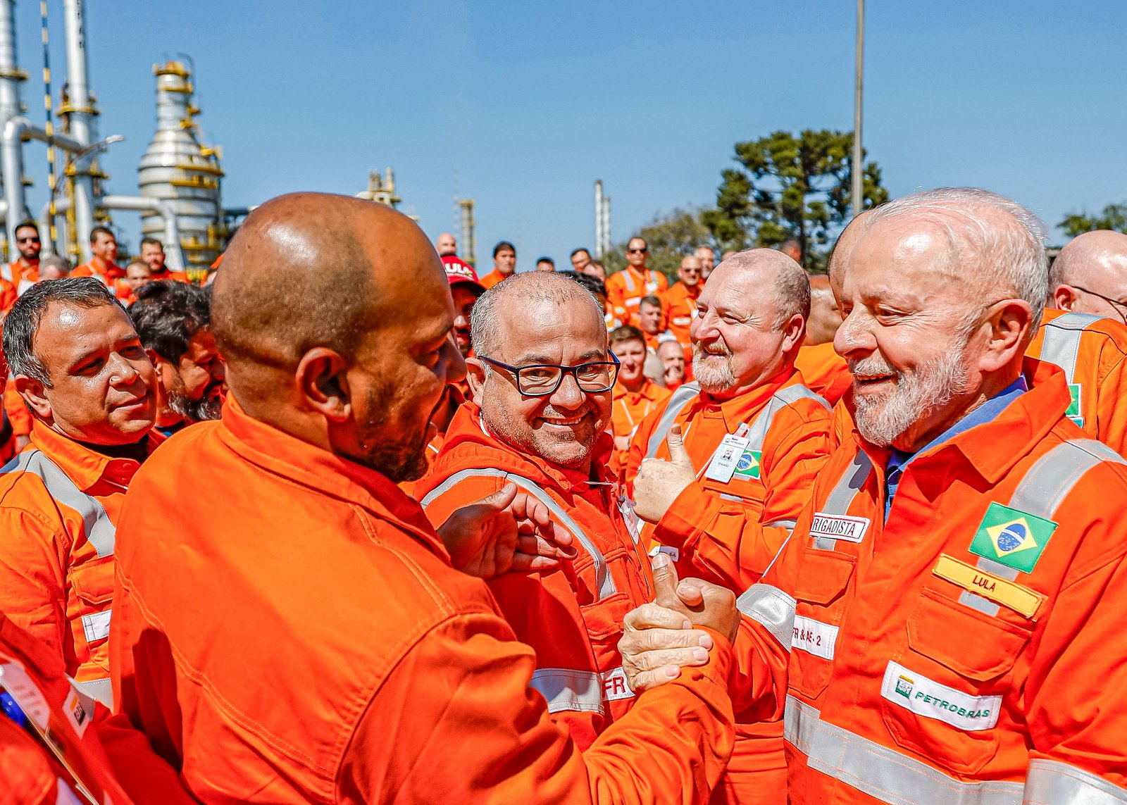 Lula chora ao lembrar prisão, defende Petrobras e chama Moro de “insignificante”